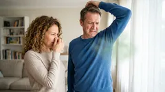 Porque é que o odor corporal muda depois dos 50 mesmo com boa higiene