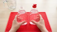 Como transformar uma garrafa de detergente de limpeza em duas — e até mesmo torná-la melhor