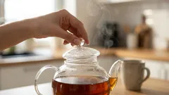 Quanto tempo dura o chá feito fora do frigorífico e quando deve deitar fora