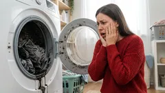 Roupa sai da máquina com mau cheiro? As causas mais comuns e como resolver em casa