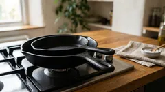 Mais do que apenas um orifício para pendurar: como usar corretamente o orifício na alça de uma frigideira