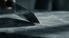 Por que as facas ficam cegas mais rapidamente com tomates do que com carne: a química dos ácidos na sua cozinha