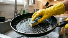 Como limpar Teflon sem riscar: 7 truques que resultam mesmo com gordura queimada